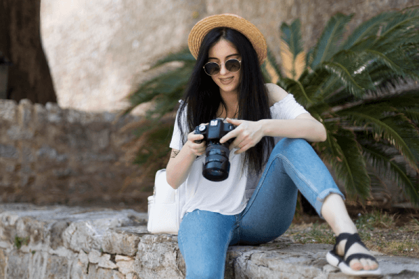 girl-with-camera